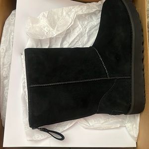 Black UGG W Classic Short Logo Zip